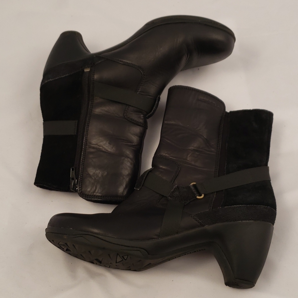 Merrell black leather and suede ankle boots size 8